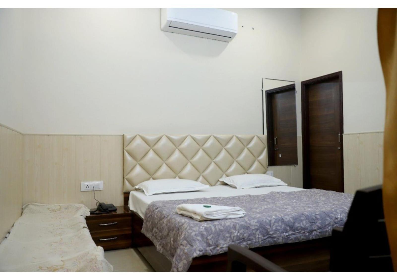 Rk Lodge Amritsar Dış mekan fotoğraf