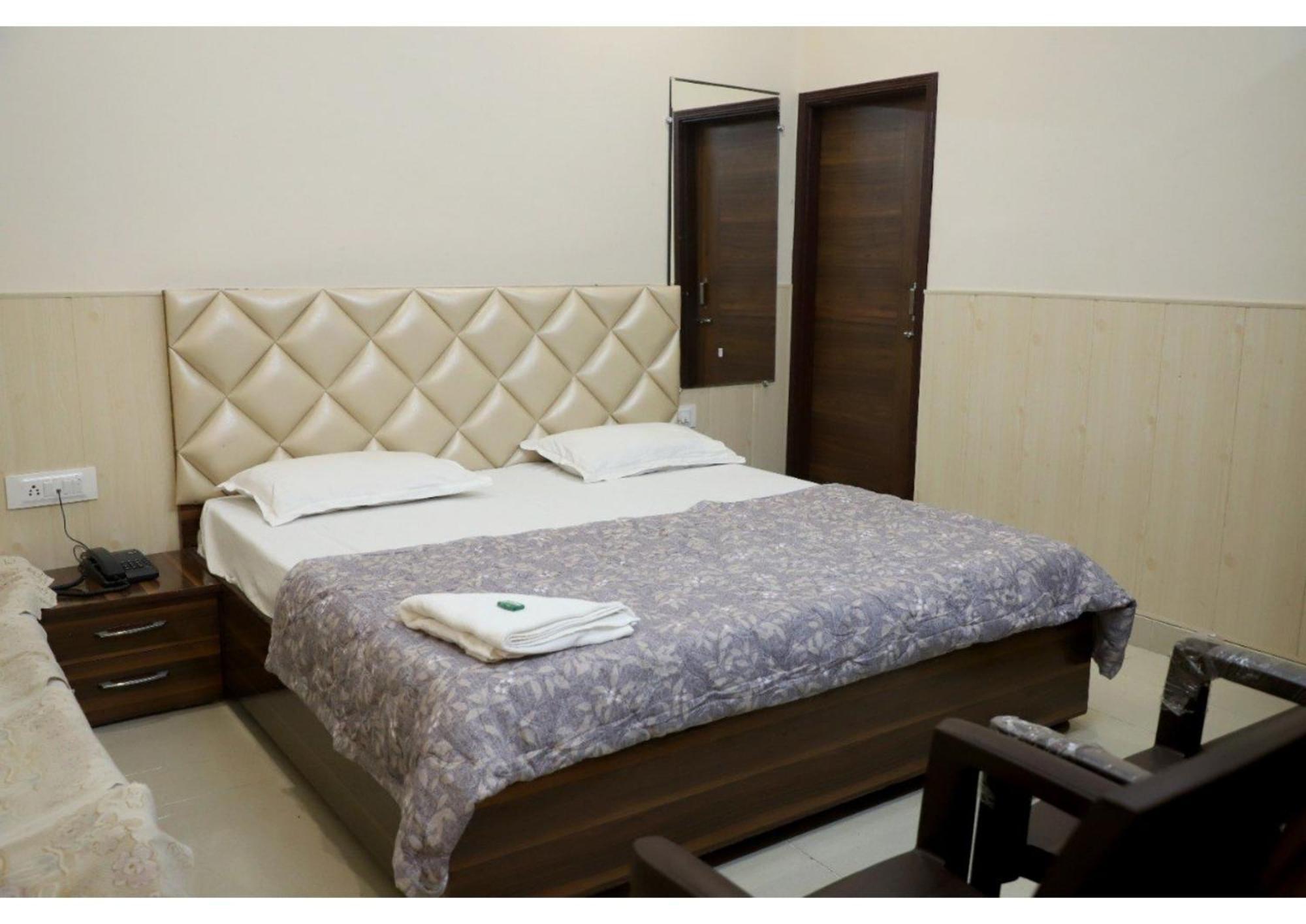 Rk Lodge Amritsar Dış mekan fotoğraf