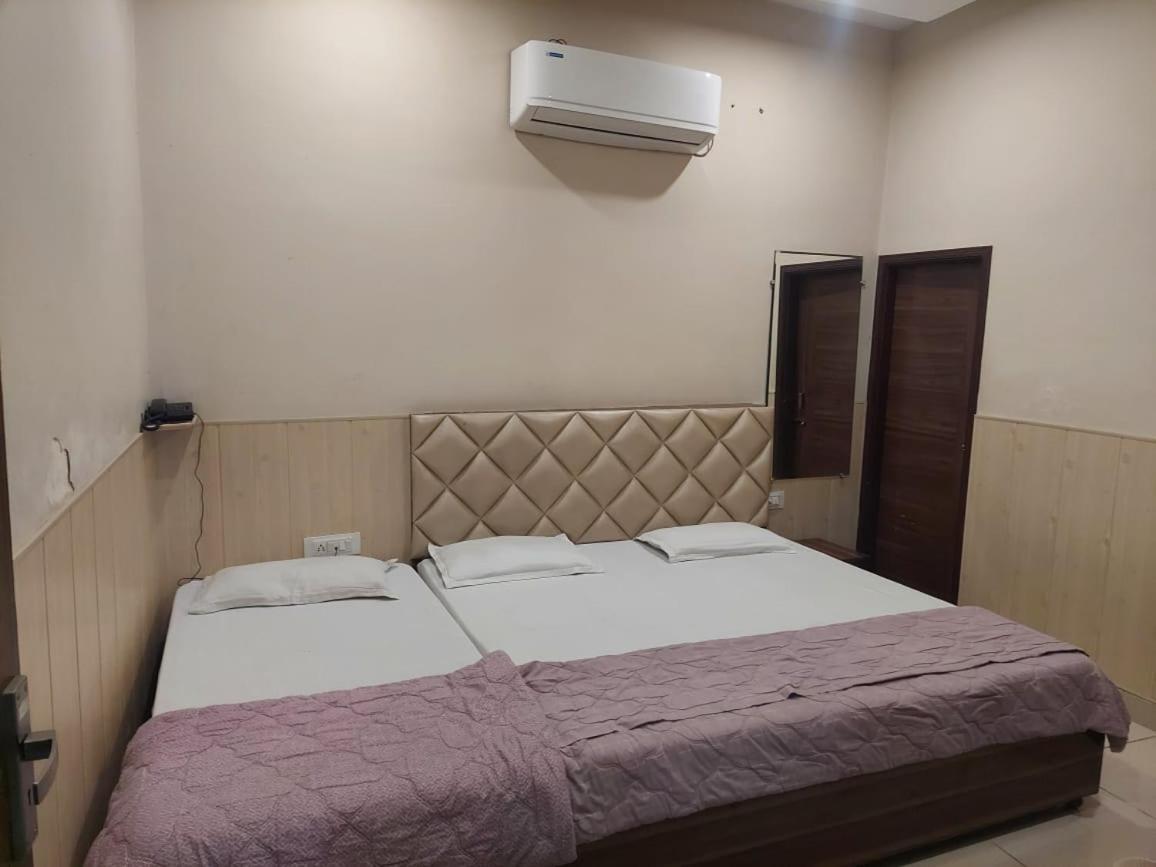 Rk Lodge Amritsar Oda fotoğraf